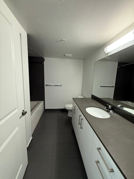 Building Photo - 7517 Mutiny Ave