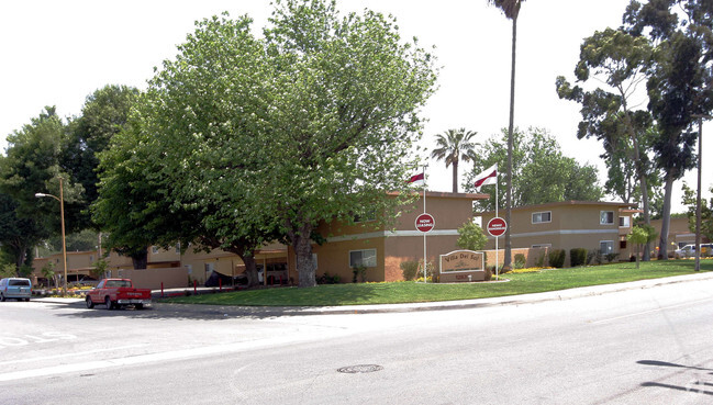 Primary Photo - Villa Del Sol Apartments
