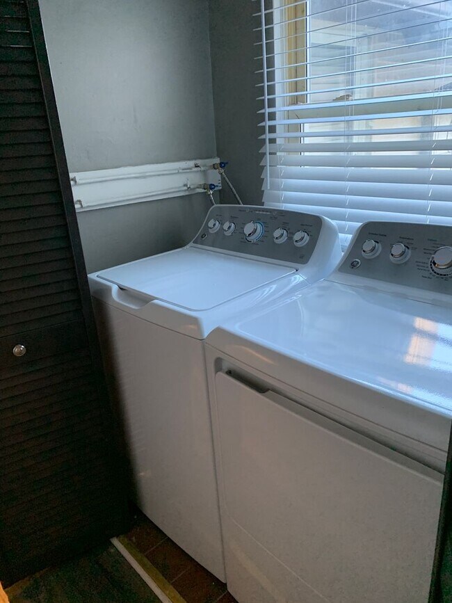 Building Photo - 2630 Edwards Wy