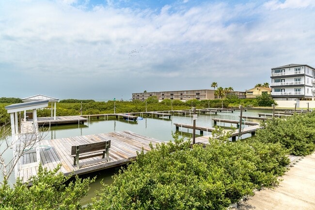 Building Photo - 100 Harbor St