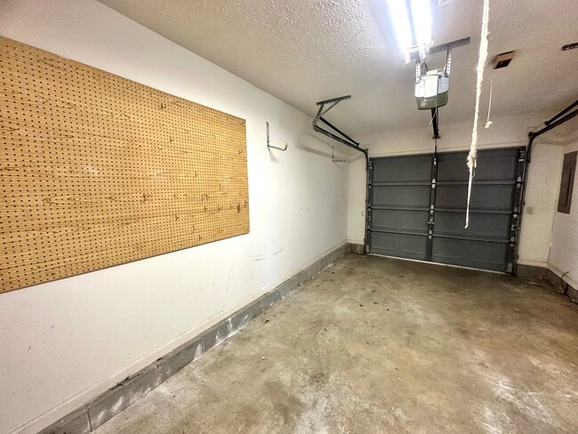 Building Photo - JUNE SPECIAL!!! JUNE SPECIAL!!! $100 off p...