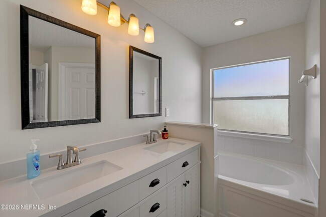 Building Photo - 695 Sid Dr