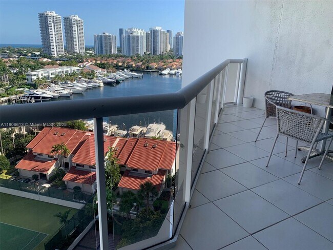 Building Photo - 3610 Yacht Club Dr