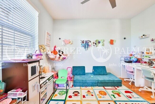 Building Photo - Stunning 4-Bedroom Townhome in Chula Vista...