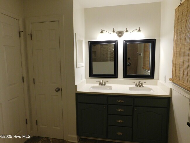 Building Photo - 278 Gatewood Dr