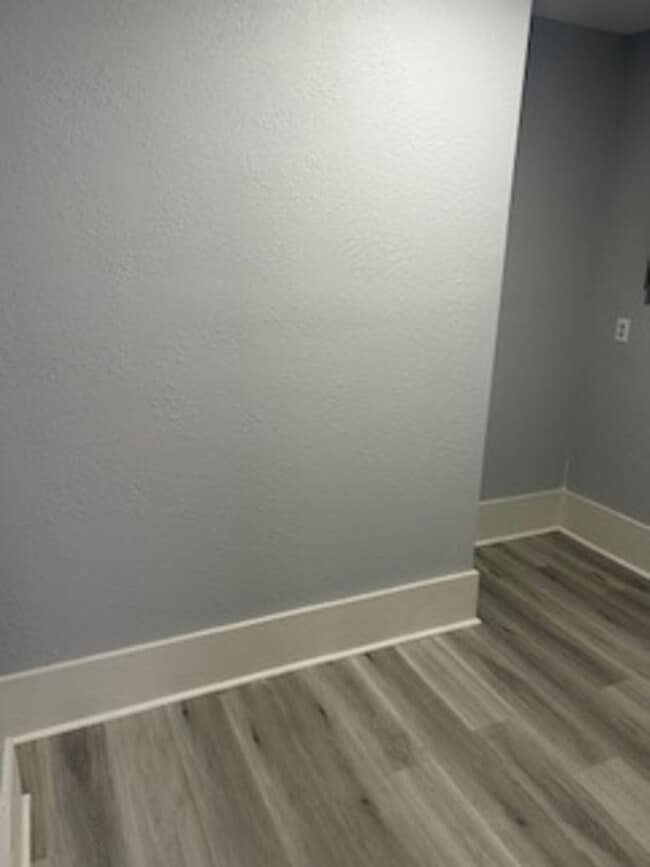 Building Photo - Beautiful 3/2 Available now!