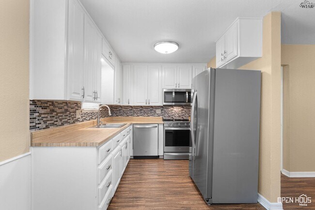Building Photo - 1218 Glendora Dr