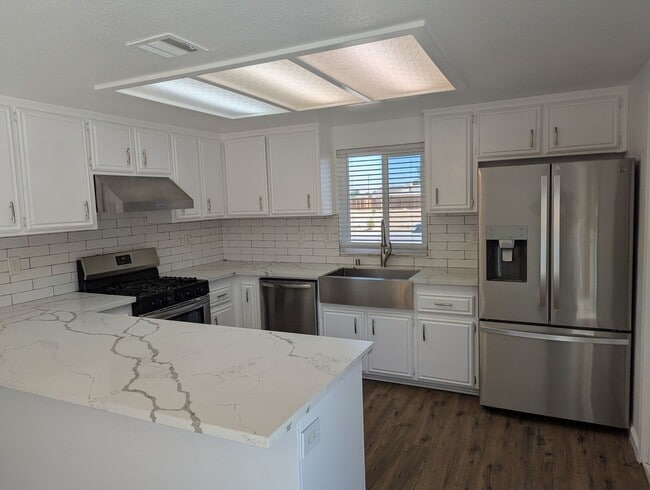 Building Photo - Spacious 3 Bedroom 2 Bath Home Available F...
