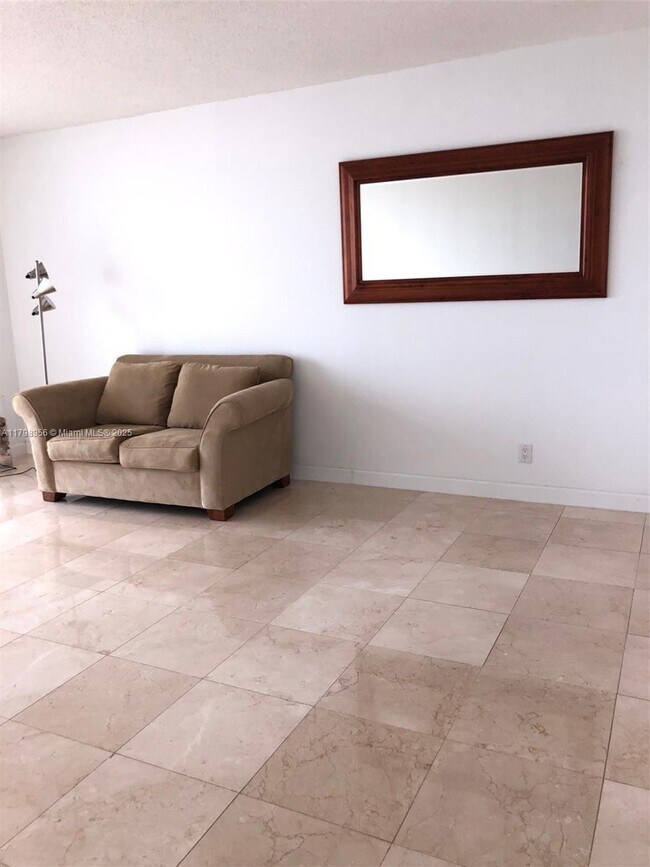 Building Photo - 2475 Brickell Ave