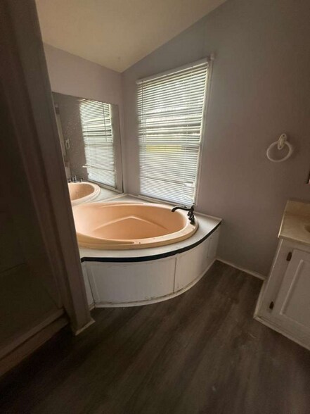 Building Photo - 16853 W Lynbrook