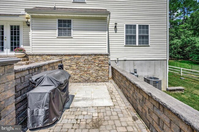Building Photo - 8 Wilderness Ct