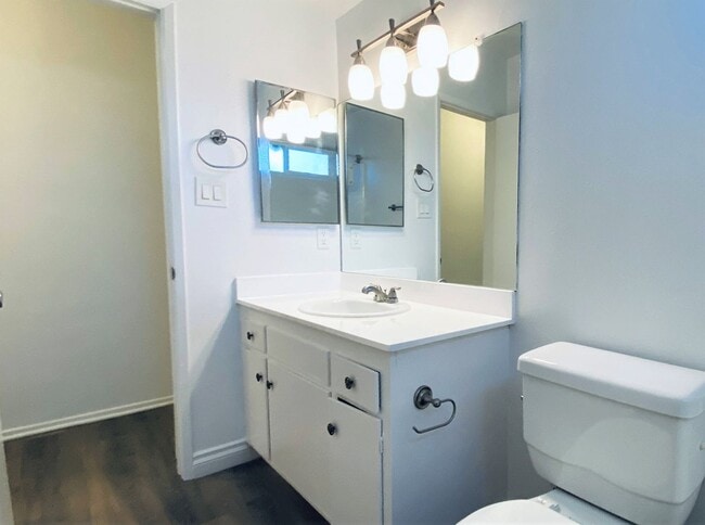 Building Photo - Stunning Upgraded 1 Bed/1 Bath with a Spacious Floorplan & Balcony!