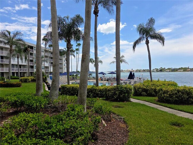 Building Photo - 5801 Bahia Del Mar Cir N