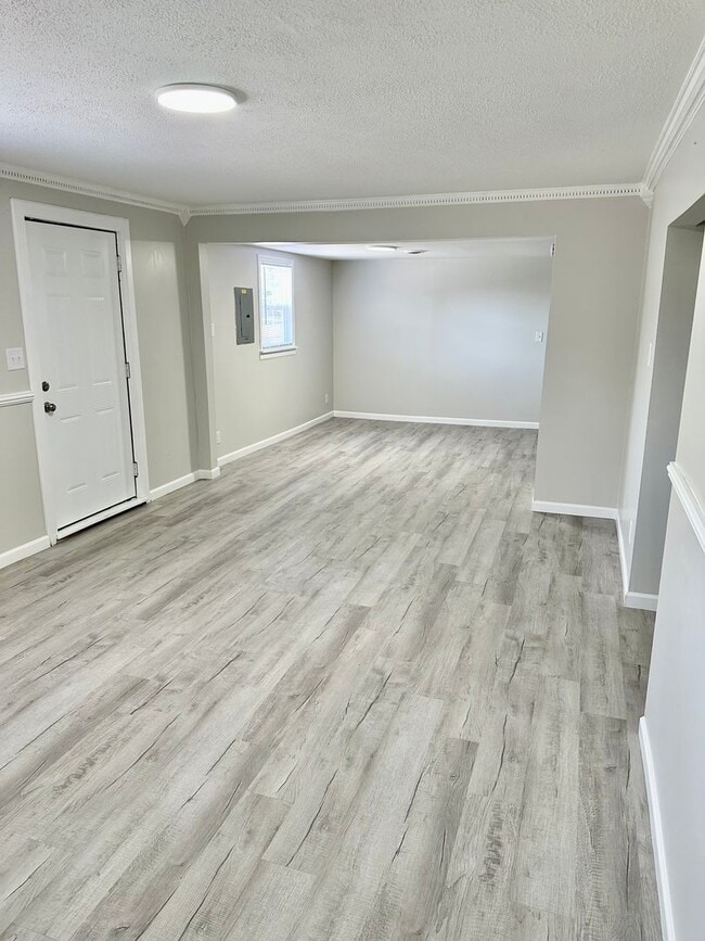 Building Photo - Charming Completely Remodeled Home!