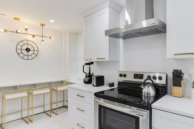 Building Photo - 64 Montebello Rd