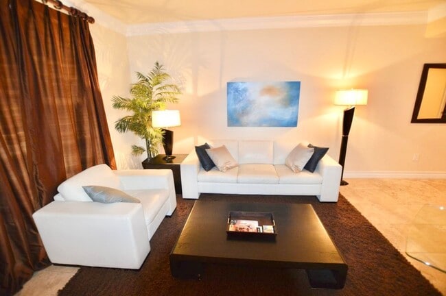 Building Photo - Meridian Luxury 1 Bed/1Bath Condo in Resort Style Community.