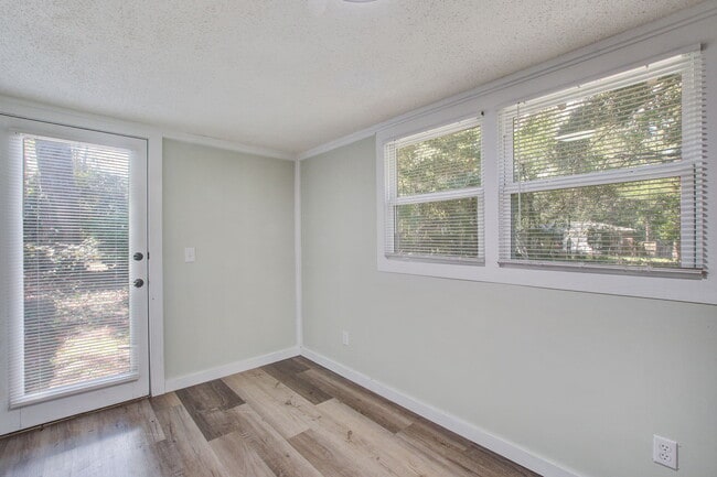 Building Photo - 118 Klein St