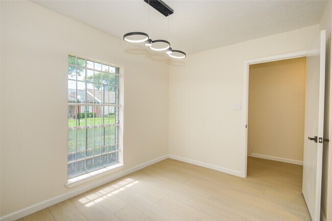 Building Photo - 12803 High Star Dr