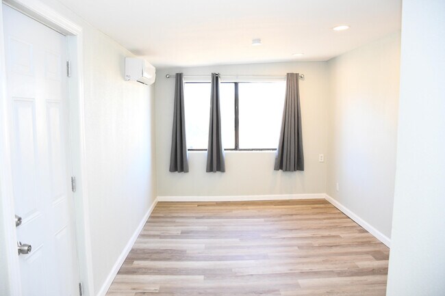 Building Photo - 61576 Aberdeen Dr