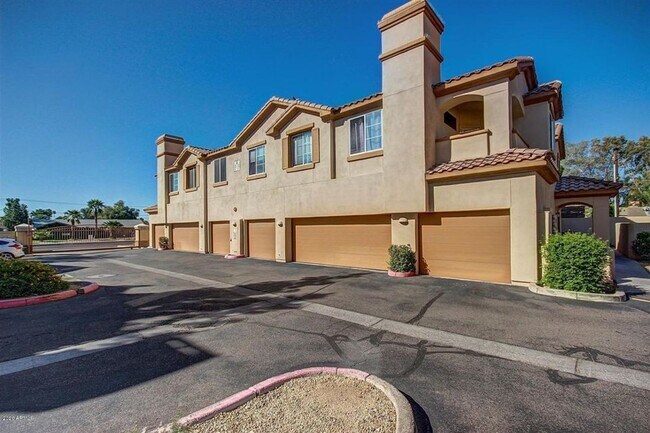 Building Photo - 3 bed remodeled  Old Town condo w/garage