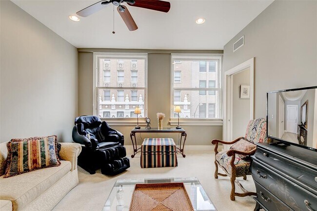 Building Photo - 411 W 7th St