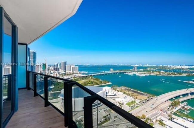 Building Photo - 398 NE 5th St