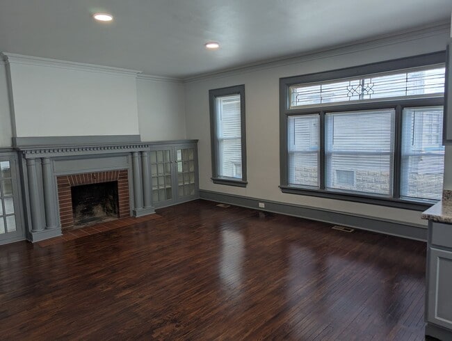 Building Photo - 473 Walnut St