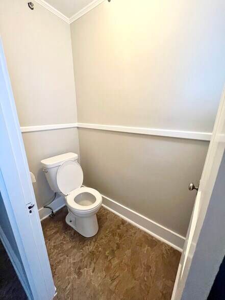 1st floor bathroom - 189 Central Ave