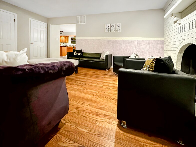 Building Photo - 6636 Isle of Skye Dr