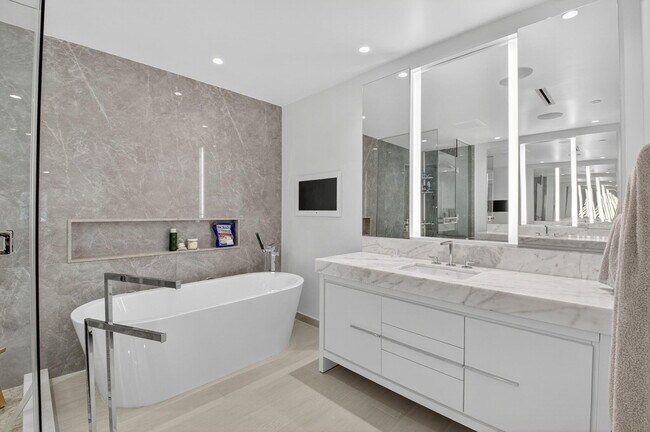 Building Photo - 200 SE Mizner Blvd