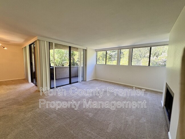 Building Photo - 2420 Torrey Pines Rd