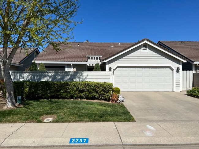Primary Photo - 3 bedroom in desirable Regency Park!