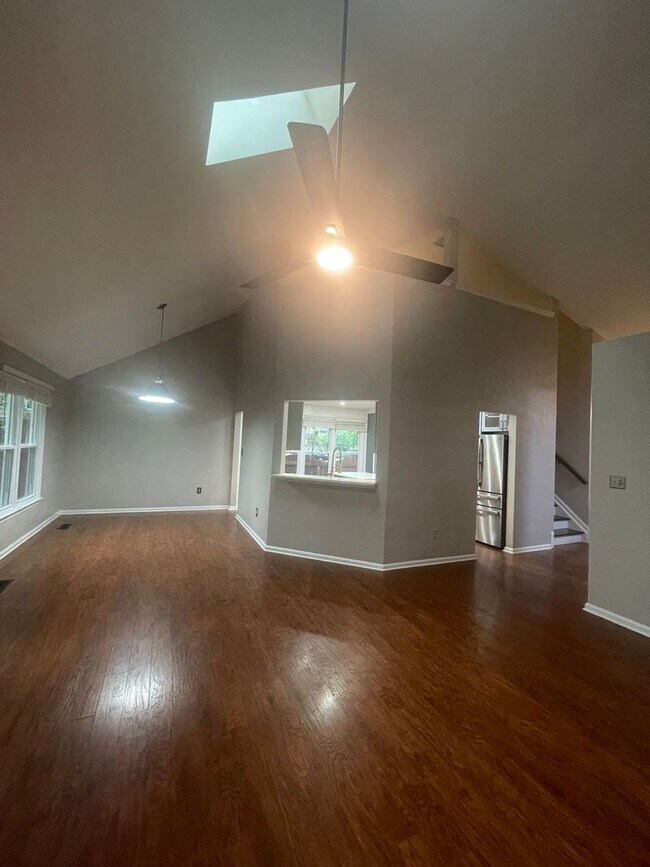 Building Photo - Beautiful home in Riverwalk