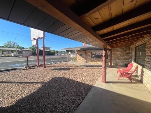 Building Photo - 807 S Beeline Hwy