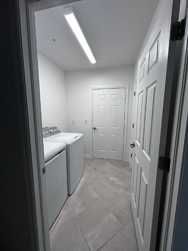 Building Photo - 12021 Santaluz Dr