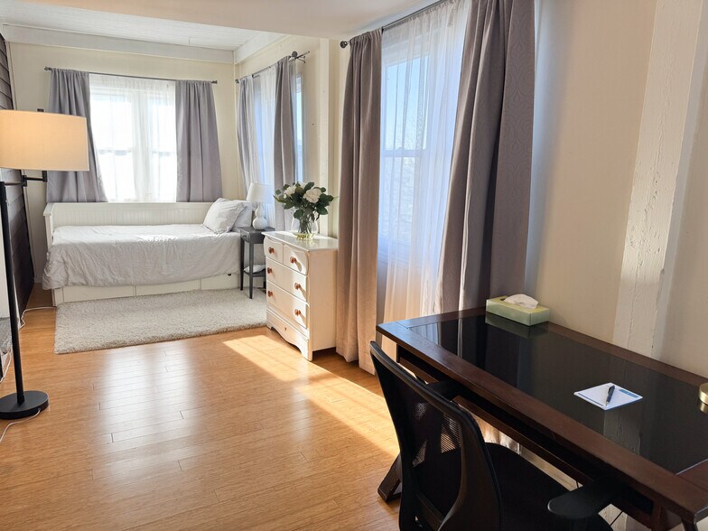 Building Photo - 34 Clay St