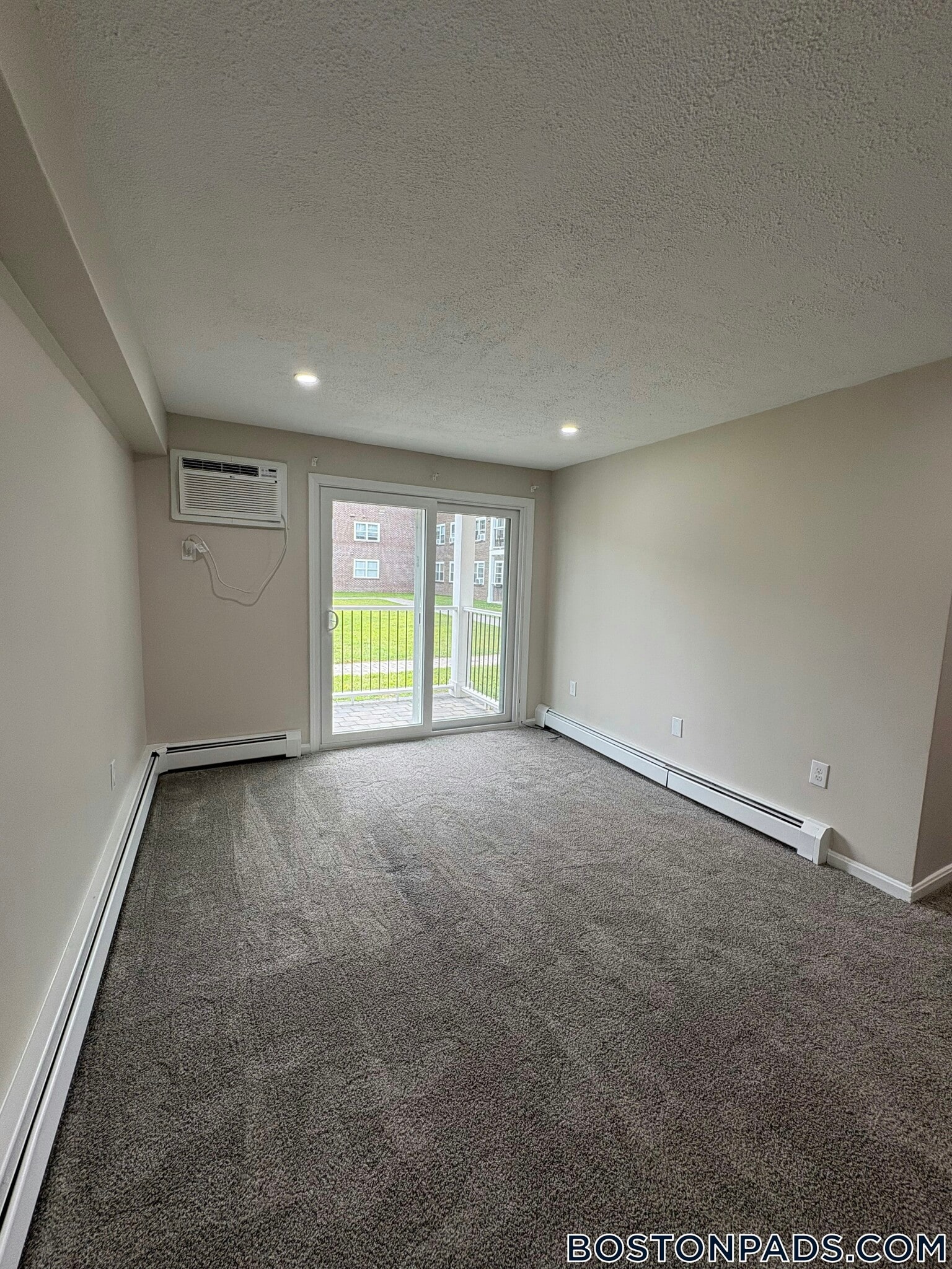 Building Photo - 15 Kenmar Dr