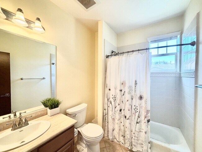 Building Photo - Oxnard | 2 Story 2+2 Condo | Seabridge Com...