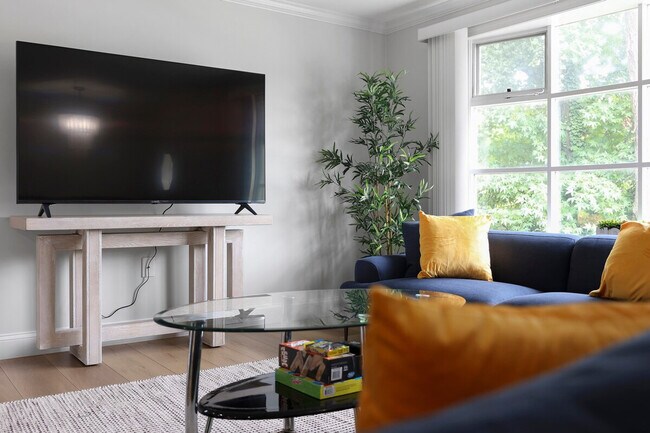 Building Photo - 5912 36th Ave