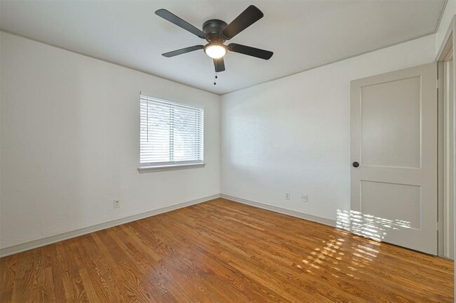 Building Photo - 2312 N Warren Ave