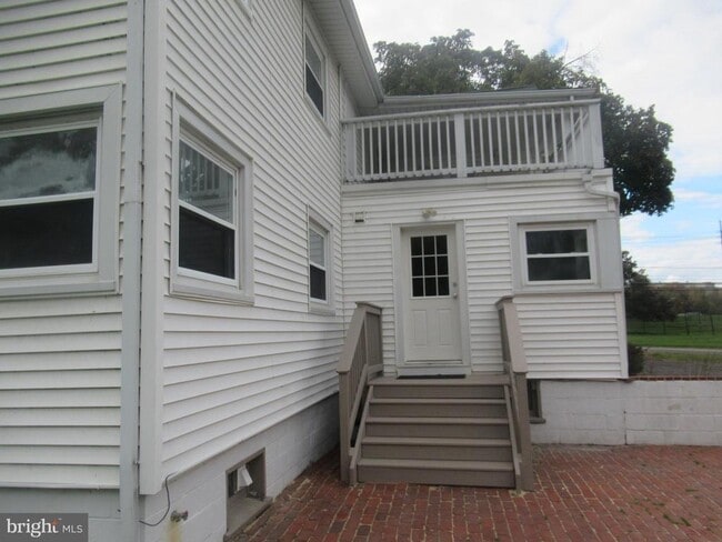Building Photo - 1671 W Point Pike