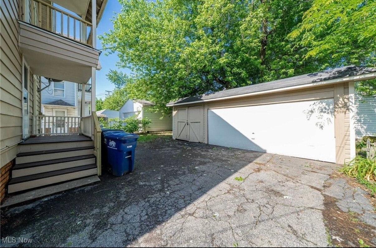 Building Photo - 2206 Lewis Dr