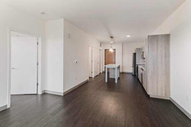 Building Photo - 2420 E Capitol Dr