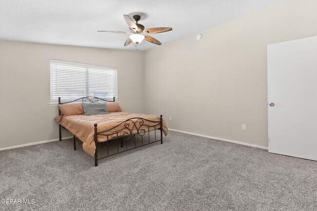 Building Photo - 4871 Los Reales Dr