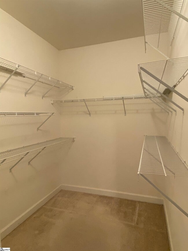 Building Photo - 301 Fortuna Dr