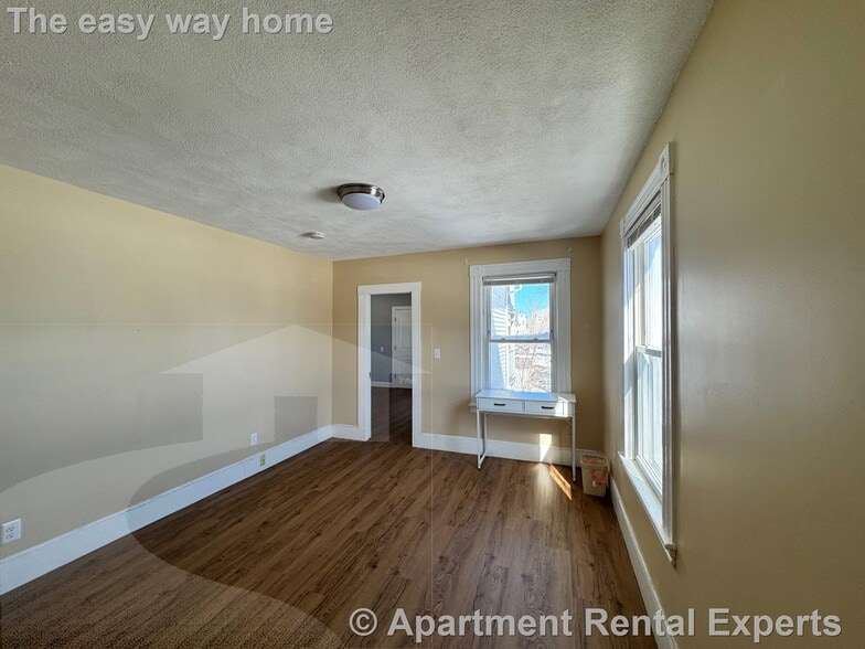 Building Photo - 51 Beacon St