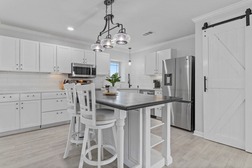 Building Photo - 139 Brady Dr