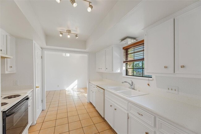 Building Photo - 13406 Effingham St