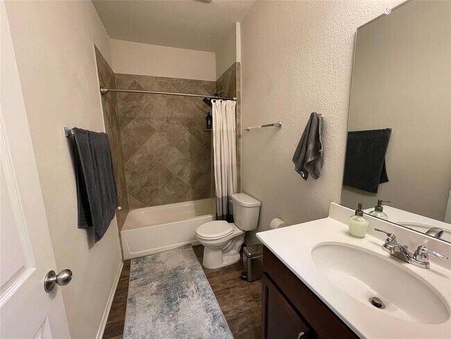Building Photo - 228 La Dera Dr