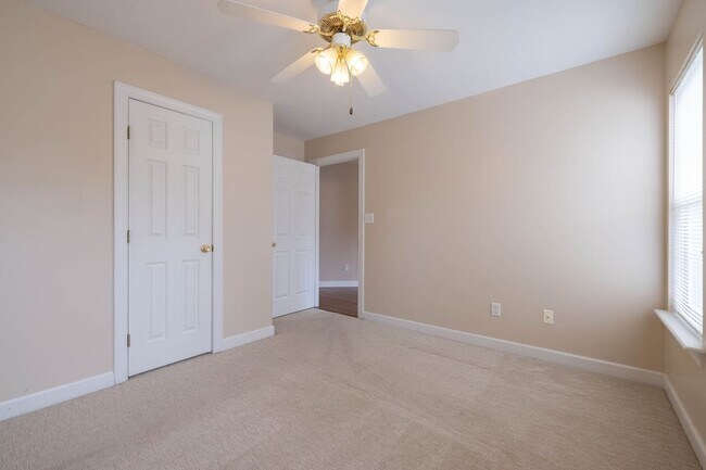 Building Photo - 4525 Glastonbury Dr